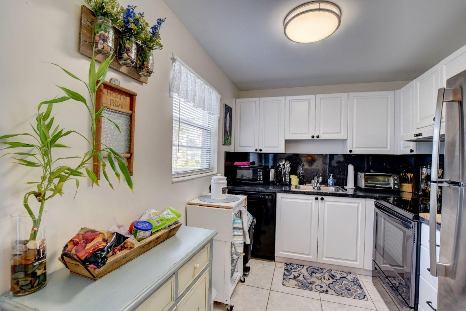 47 Dorset B, Unit 47 Boca Raton, FL 33434 - Photo 3 of 22 Kitchen