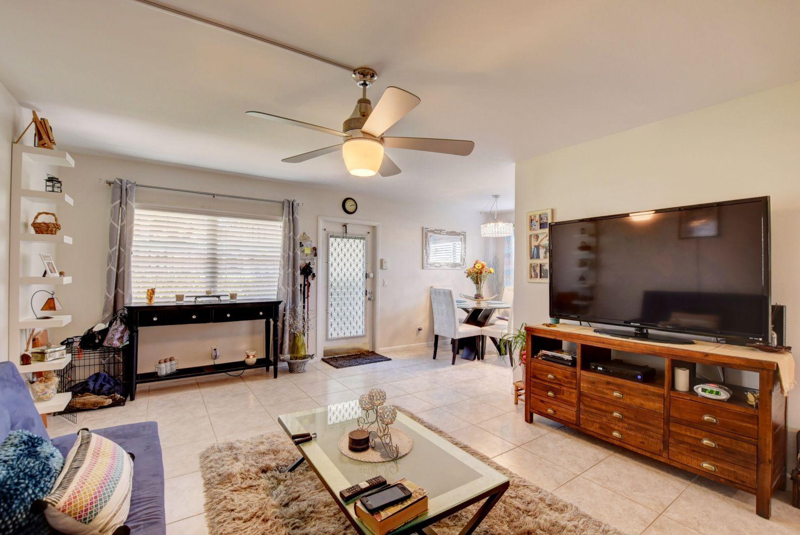 47 Dorset B, Unit 47 Boca Raton, FL 33434 - Photo 9 of 22 Living Room