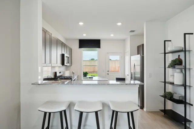 $326,210 | 6926 Bens Landing, Cove, TX 77523