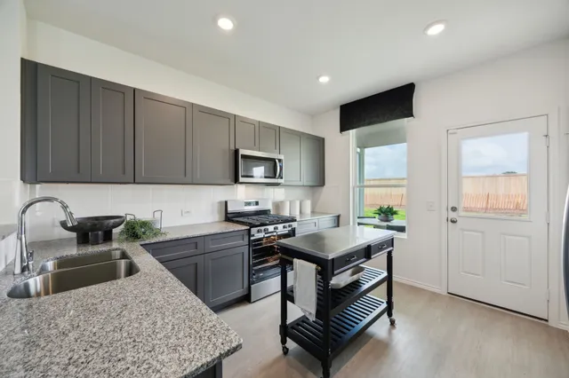 $326,210 | 6926 Bens Landing, Cove, TX 77523