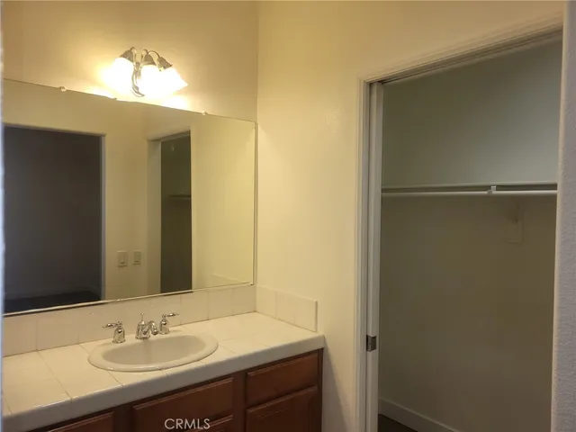 $1,950 | 16751 Silica Drive, Victorville, CA 92395