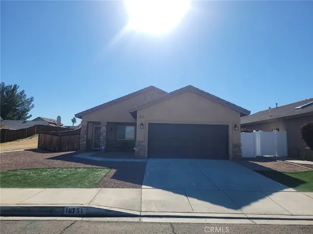 $1,950 | 16751 Silica Drive, Victorville, CA 92395