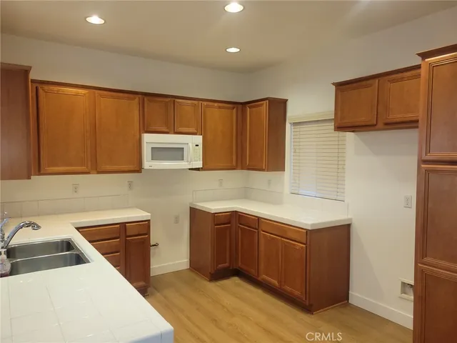 $1,950 | 16751 Silica Drive, Victorville, CA 92395