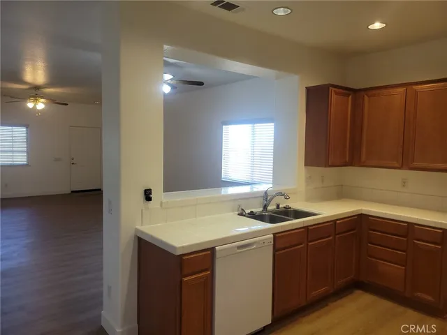 $1,950 | 16751 Silica Drive, Victorville, CA 92395