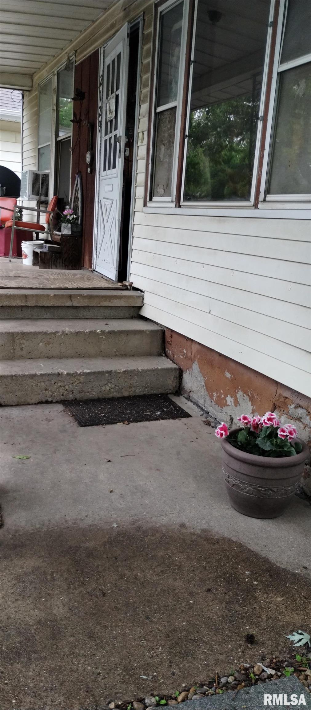 2129 North 16th Street Springfield, IL 62702 - Photo 2 of 11
