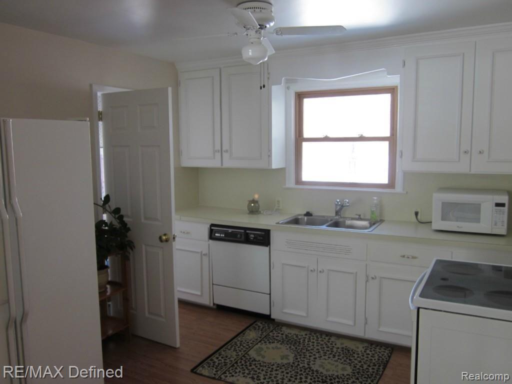 330 Elmhill Road Rochester Hills, MI 48306 - Photo 24 of 27