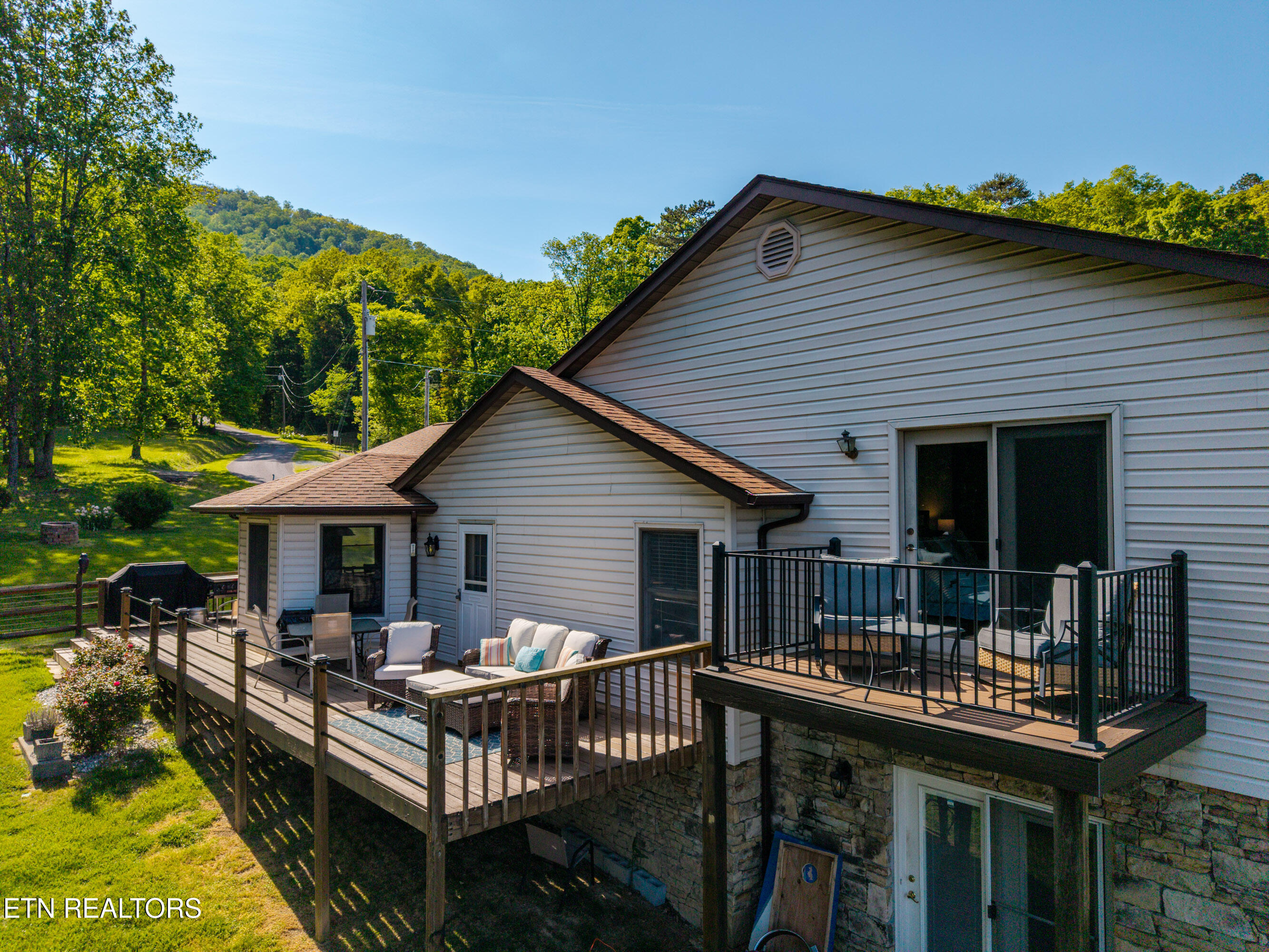 401 Edgewood Trail Newport, TN 37821 - Photo 28 of 42 401 Edgewood Trail-56