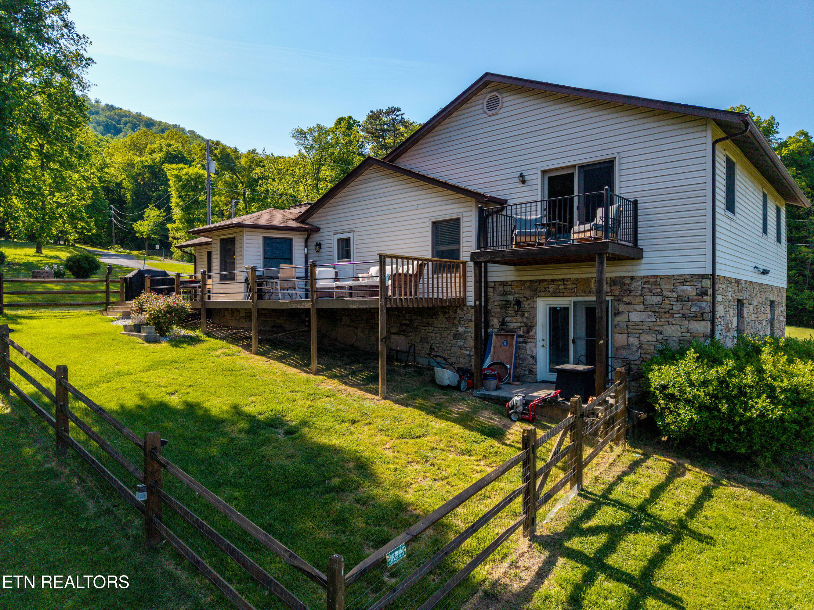 401 Edgewood Trail Newport, TN 37821 - Photo 36 of 42 401 Edgewood Trail-54