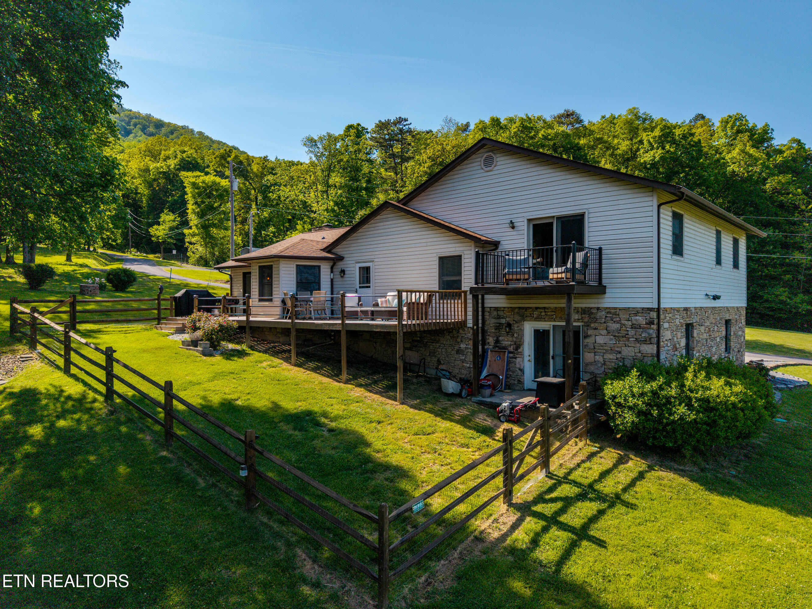 401 Edgewood Trail Newport, TN 37821 - Photo 6 of 42 401 Edgewood Trail-55