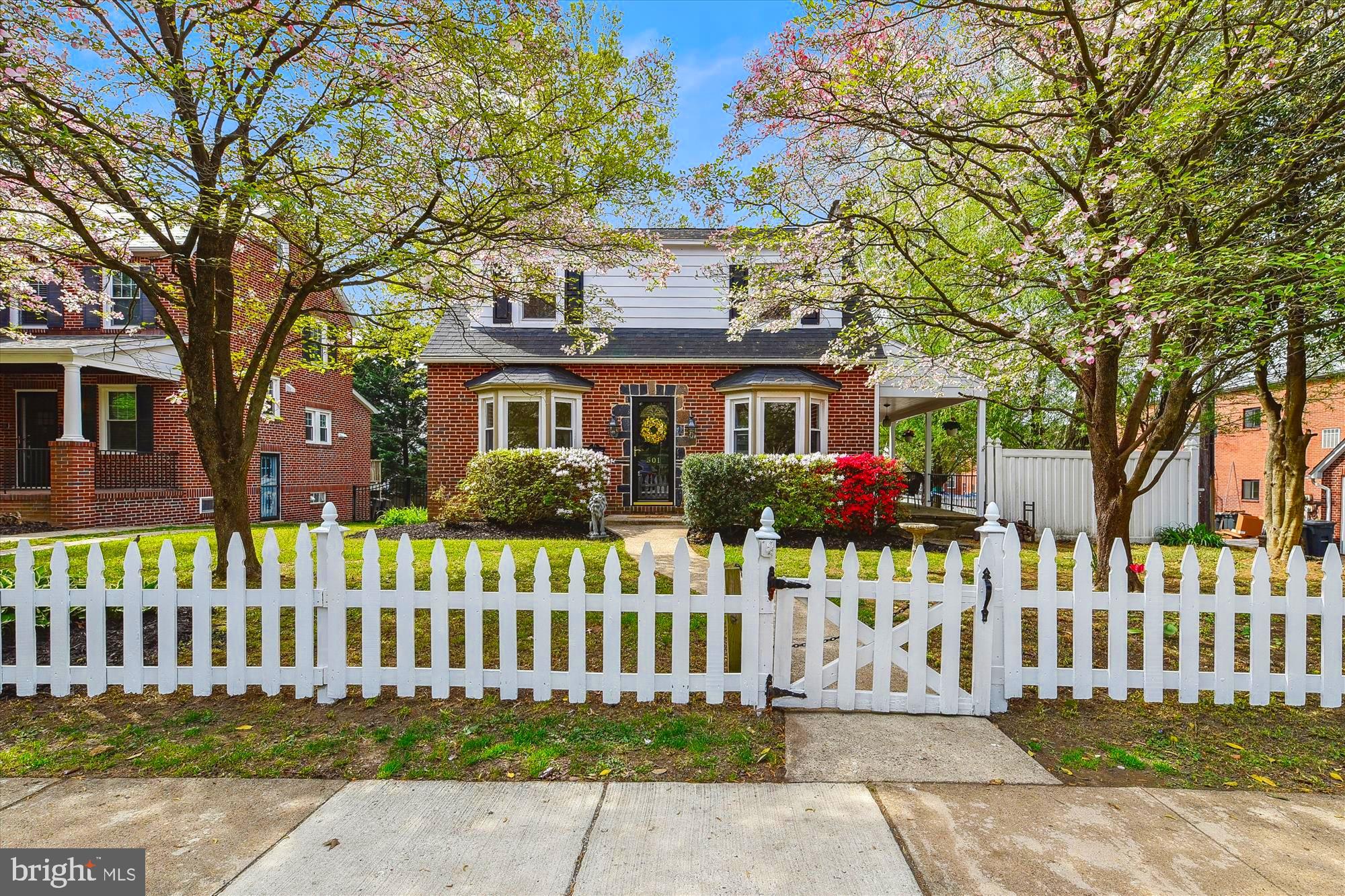 501 Dunkirk Road Baltimore, MD 21212 - Photo 3 of 38 a front view of a house with a garden
