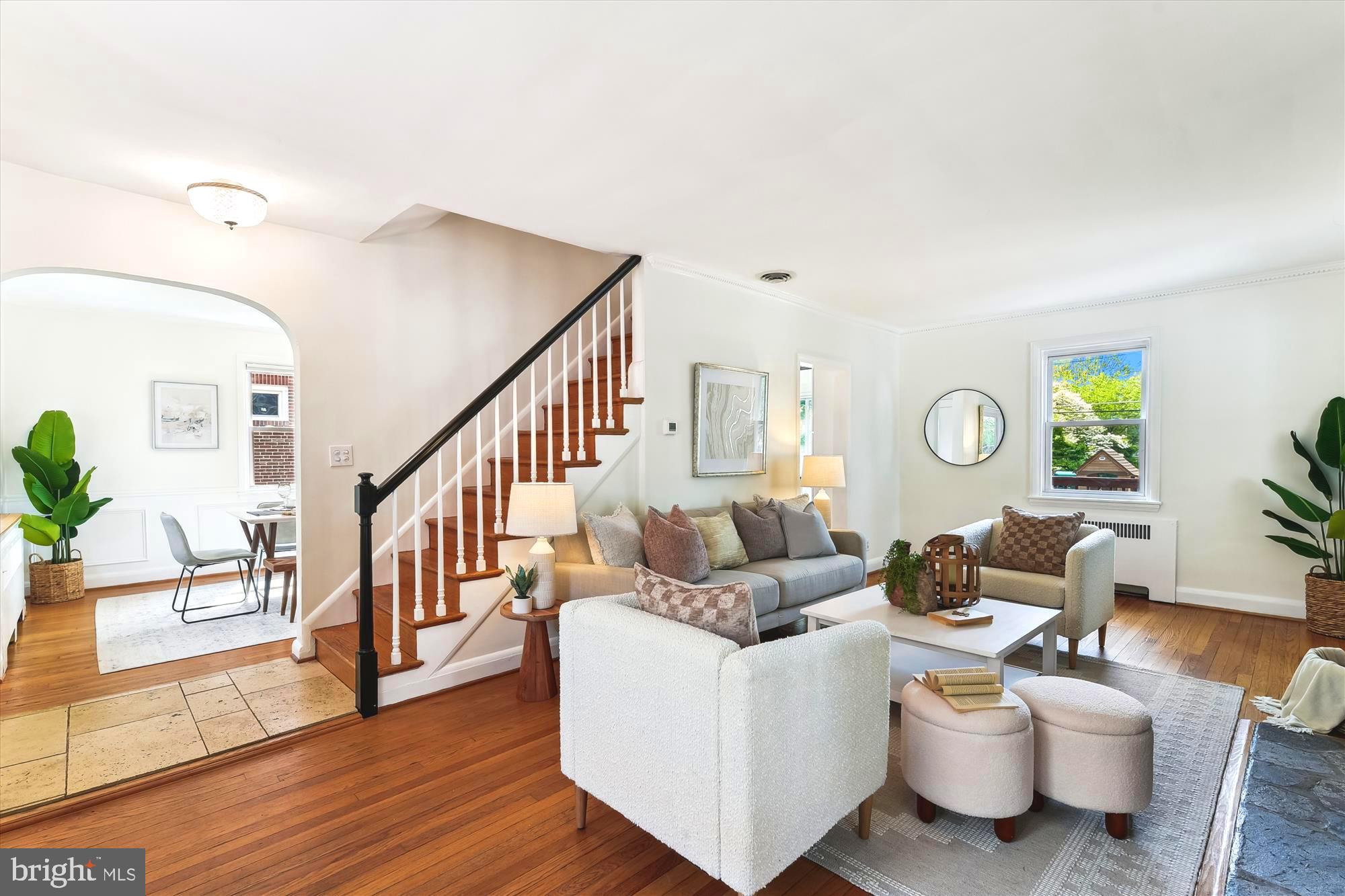 501 Dunkirk Road Baltimore, MD 21212 - Photo 7 of 38 a living room with furniture and a table