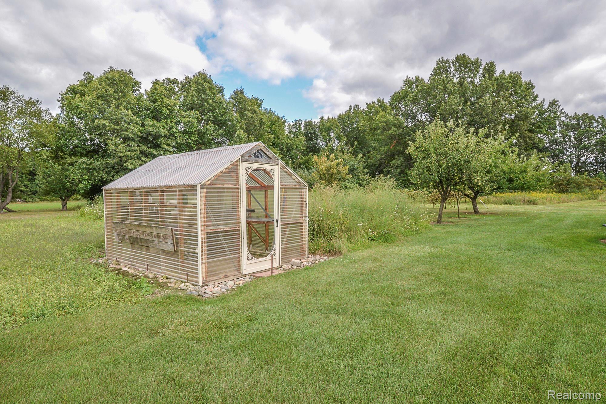 8672 Spencer Road South Lyon, MI 48178 - Photo 27 of 30 GREENHOUSE
