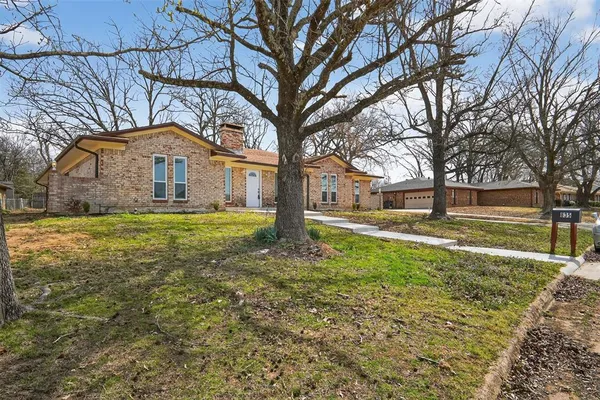 $349,900 | 835 38th Street Southeast, Paris, TX 75462