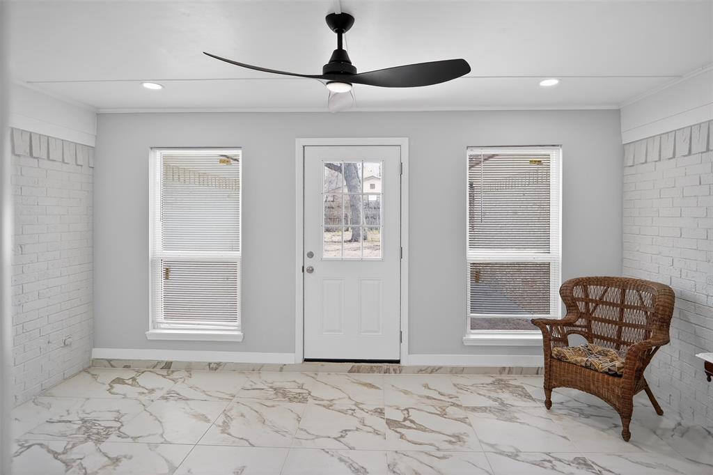 835 38th Street Southeast Paris, TX 75462 - Photo 6 of 25 a view of a livingroom with furniture and windows