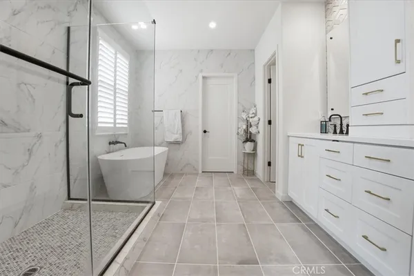 $2,450,000 | 107 Starbright, Irvine, CA 92618