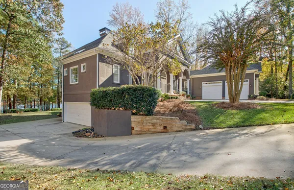a view of a house with backyard and a garage