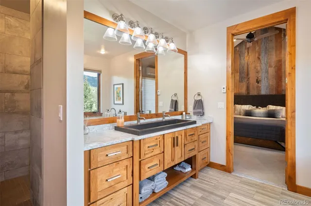 a en suite bathroom with a double vanity sink and a mirror