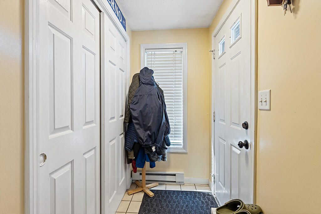 10 Ocean Park Road, Unit 4 Old Orchard Beach, ME 04064 - Photo 4 of 52 Entry Way