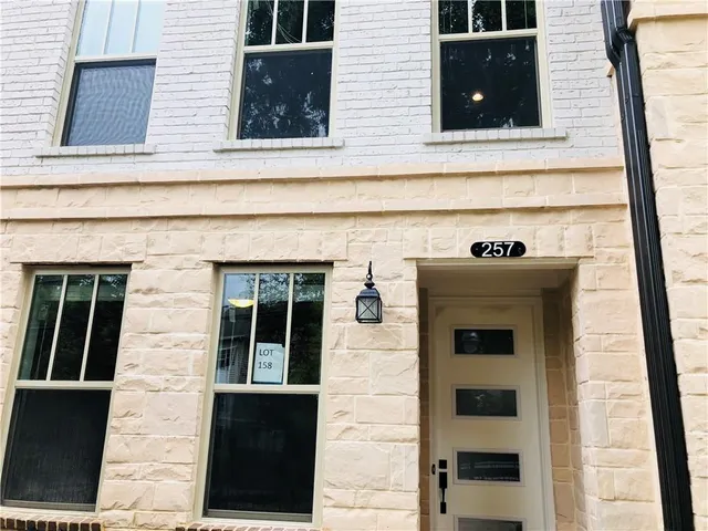 $4,100 | 257 Franklin Road, Sandy Springs, GA 30342