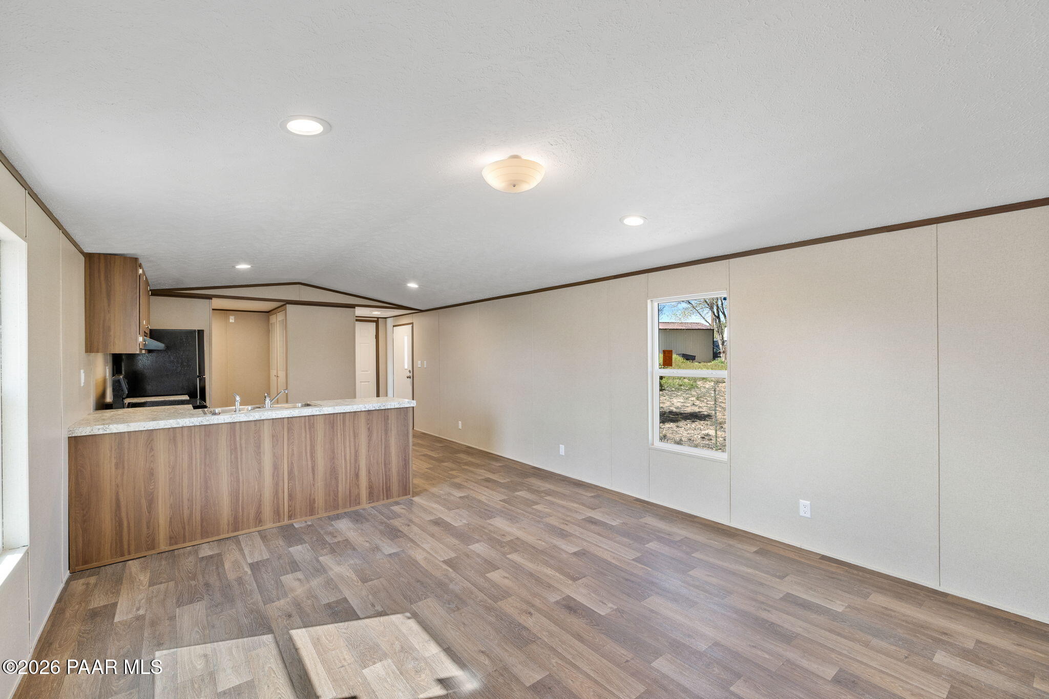 25406 Juniper Road Paulden, AZ 86334 - Photo 2 of 9 Living Room