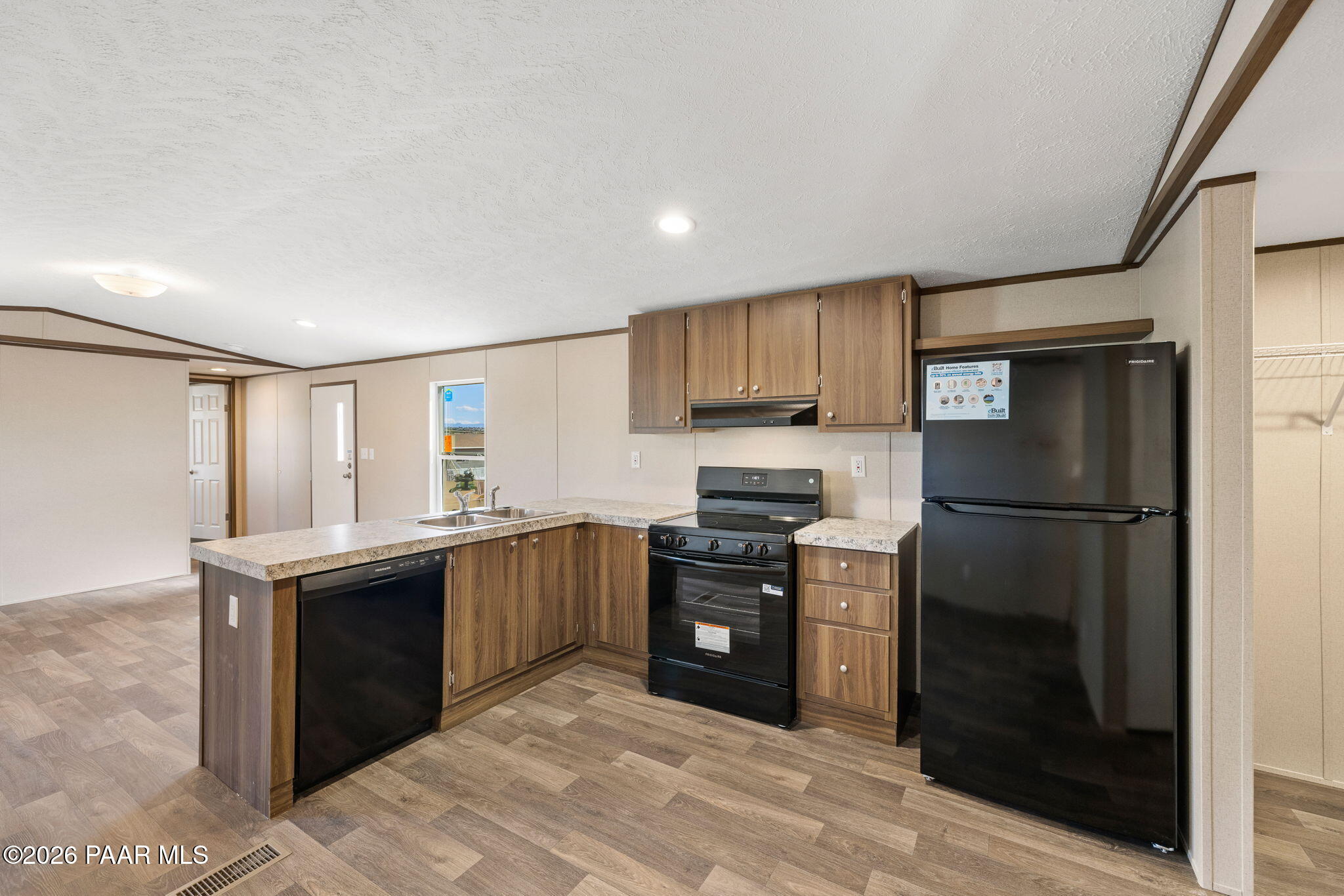 25406 Juniper Road Paulden, AZ 86334 - Photo 3 of 9 Kitchen