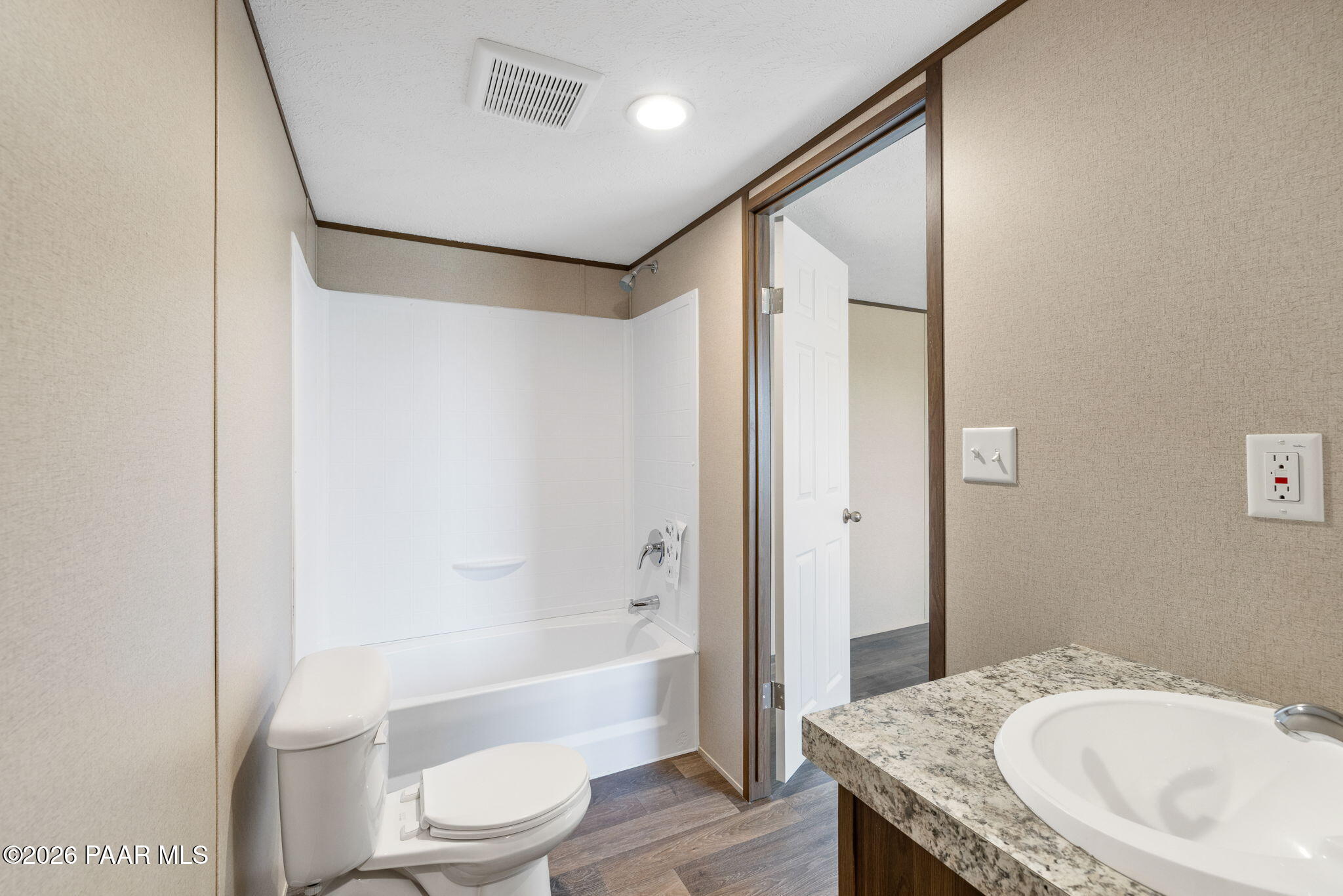25406 Juniper Road Paulden, AZ 86334 - Photo 5 of 9 Primary Bathroom