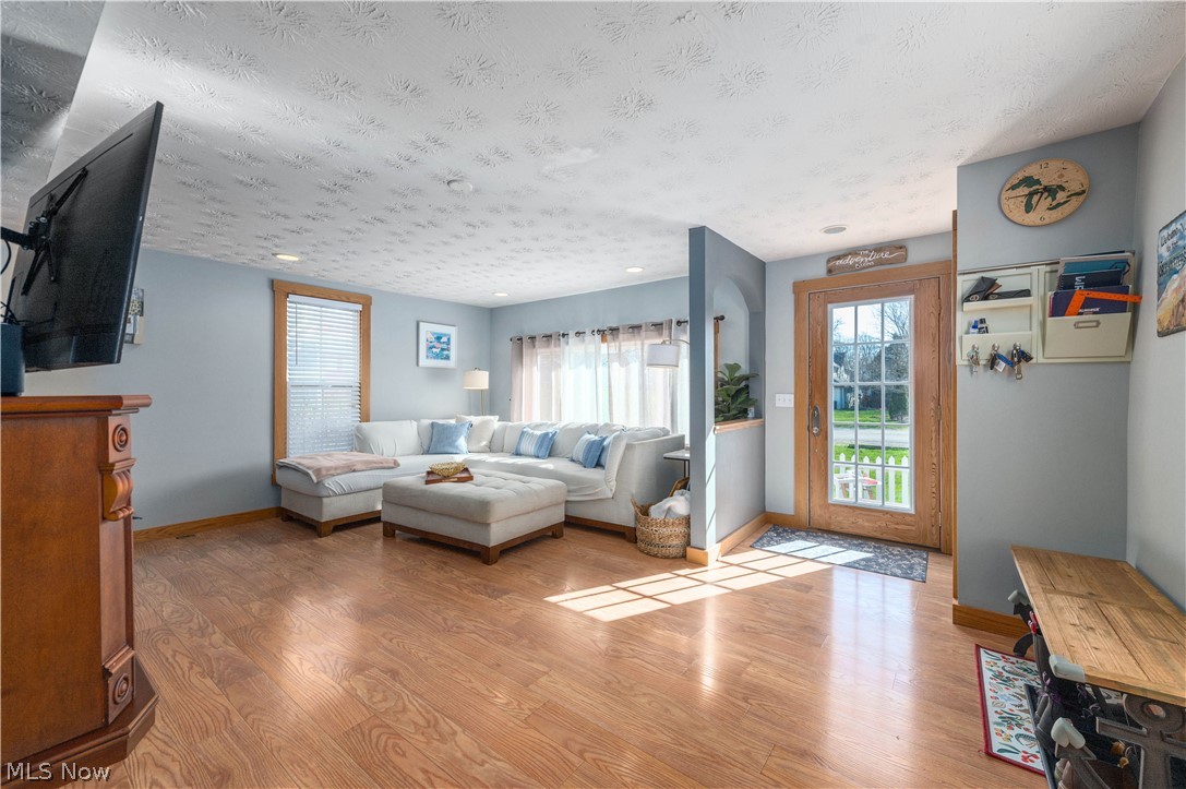 686 Perry Street Vermilion, OH 44089 - Photo 6 of 49