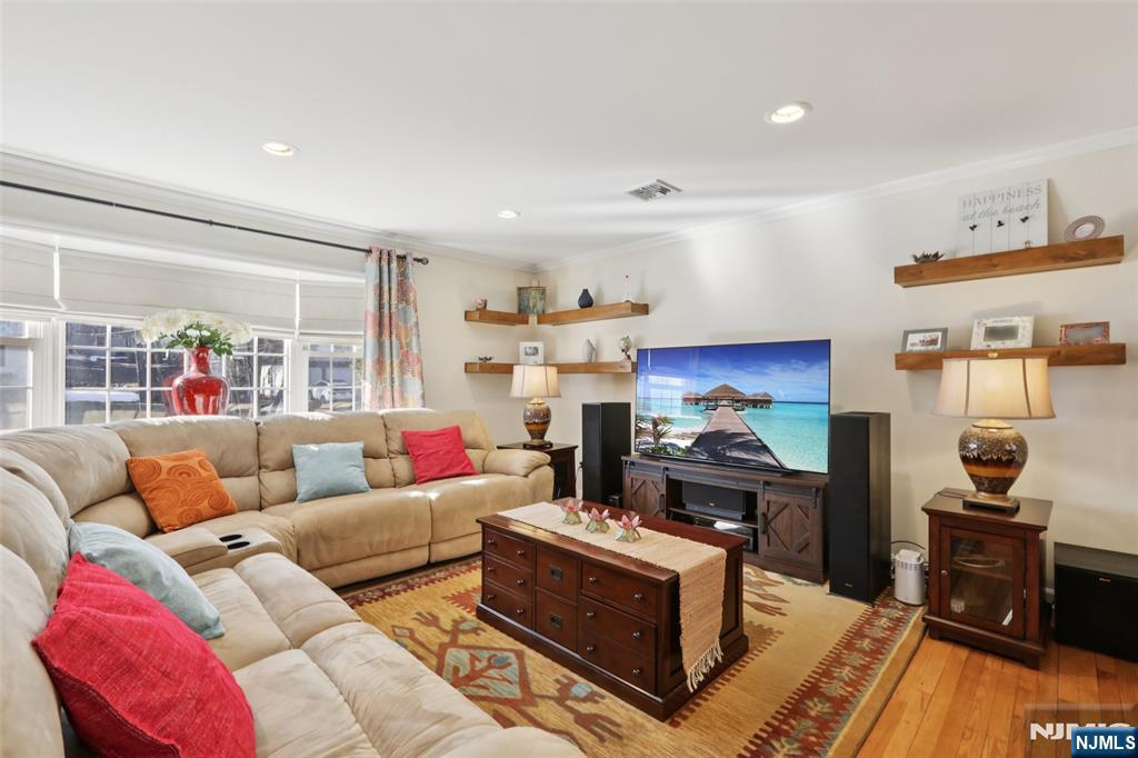 115 Southern Parkway Ridgewood, NJ 07450 - Photo 3 of 25