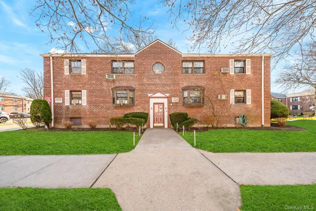 $349,000 | 86-40 155th Avenue, Unit 1R | Lindenwood