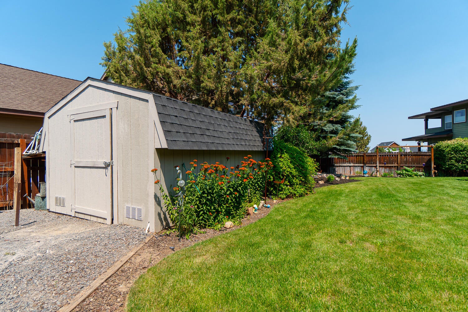 3956 Southwest Timber Avenue Redmond, OR 97756 - Photo 47 of 54 Room for extras here.