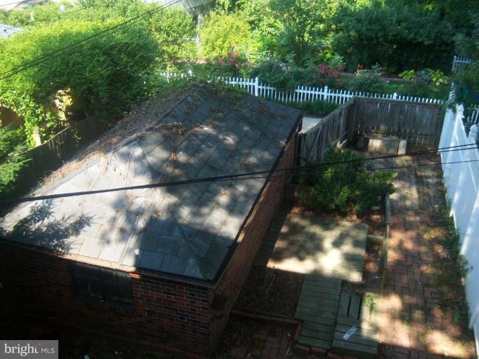 4437 Wickford Road Baltimore, MD 21210 - Photo 3 of 30 Garage