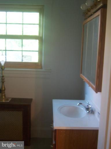4437 Wickford Road Baltimore, MD 21210 - Photo 22 of 30 Main Floor Bath 2