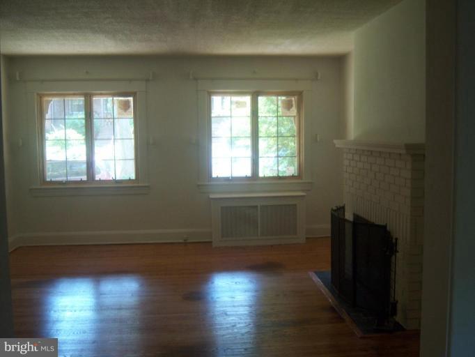 4437 Wickford Road Baltimore, MD 21210 - Photo 8 of 30 Living Room