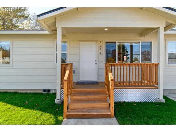 $529,000 | 2211 Southeast 182nd Avenue, Portland, OR 97233