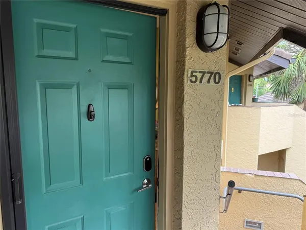 $3,400 | 5770 Ashton Lake Drive, Unit 8, Sarasota, FL 34231