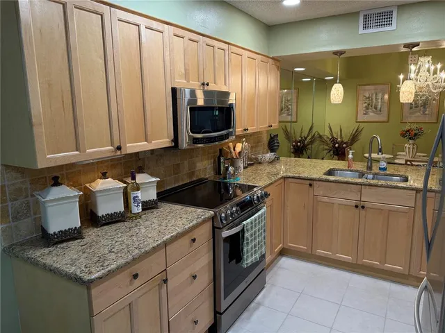 $3,400 | 5770 Ashton Lake Drive, Unit 8, Sarasota, FL 34231