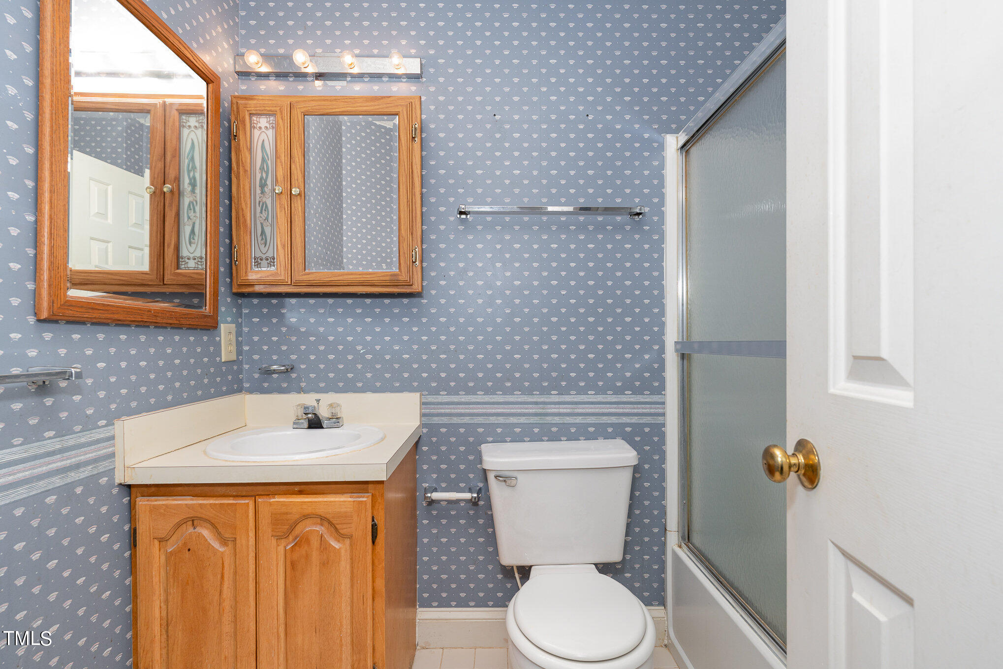 6700 Queen Annes Drive Raleigh, NC 27613 - Photo 20 of 28 a bathroom with a toilet sink and mirror