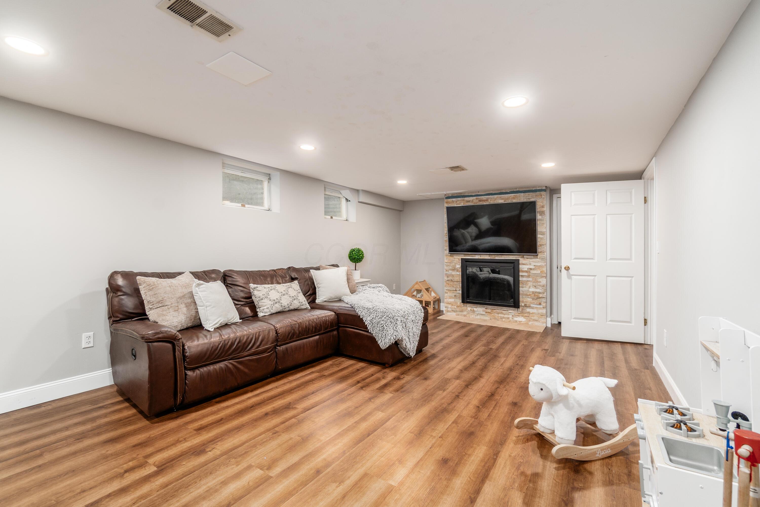 3166 South Dorchester Road Columbus, OH 43221 - Photo 23 of 34 Y_3166_S_Dorchester-054