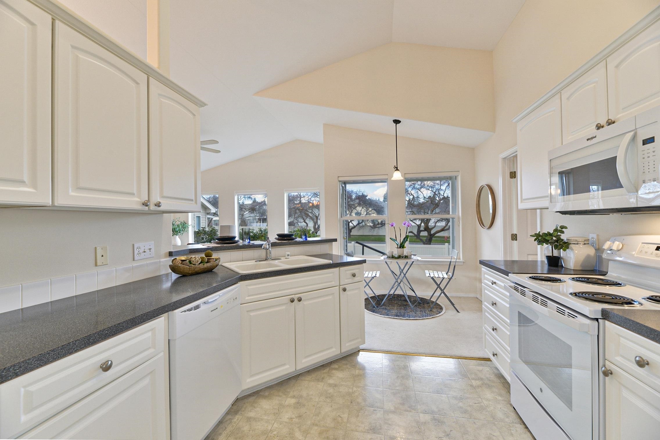 3908 South Greystone Lane Spokane, WA 99223 - Photo 8 of 30