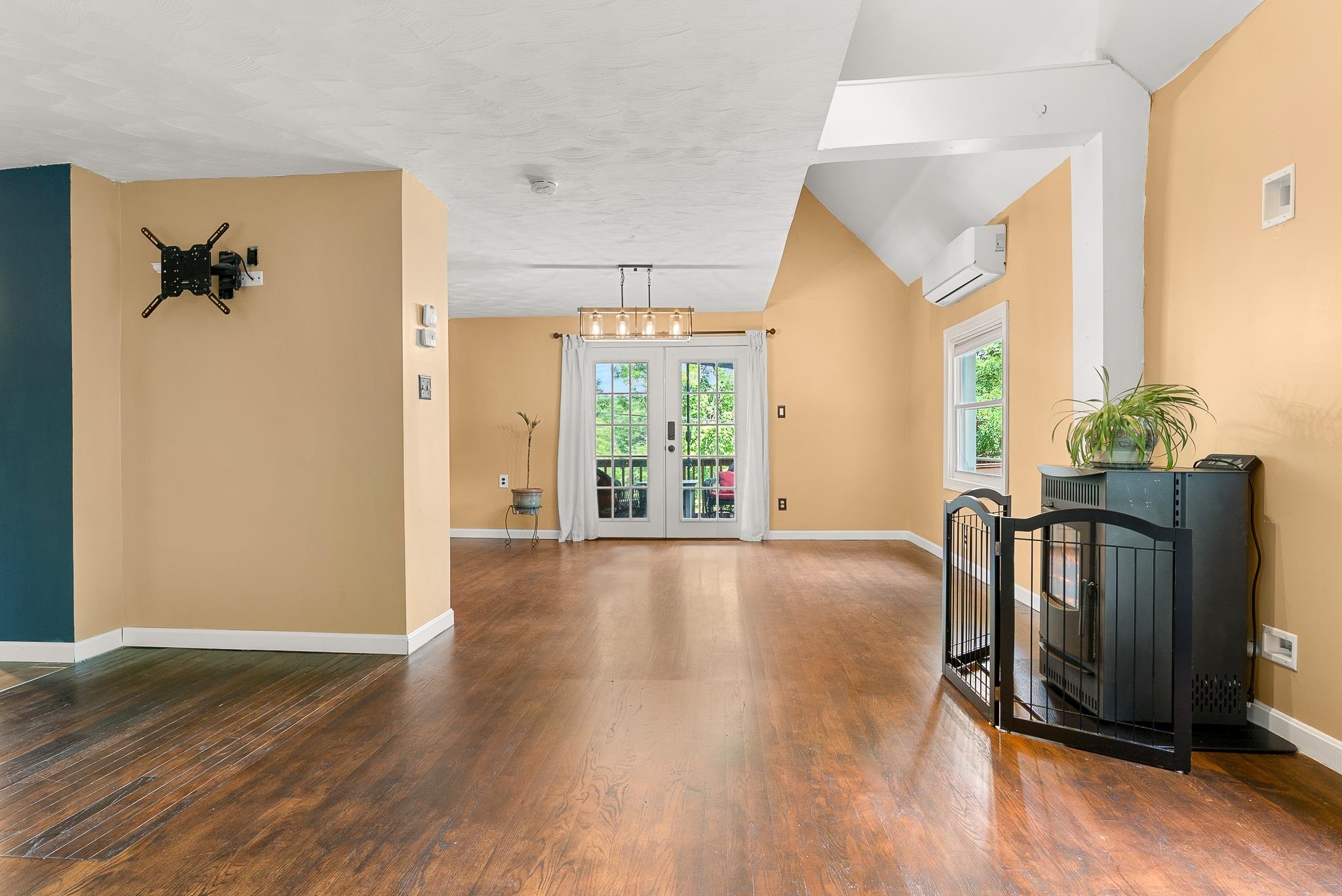 447 West River Road Hooksett, NH 03106 - Photo 7 of 46