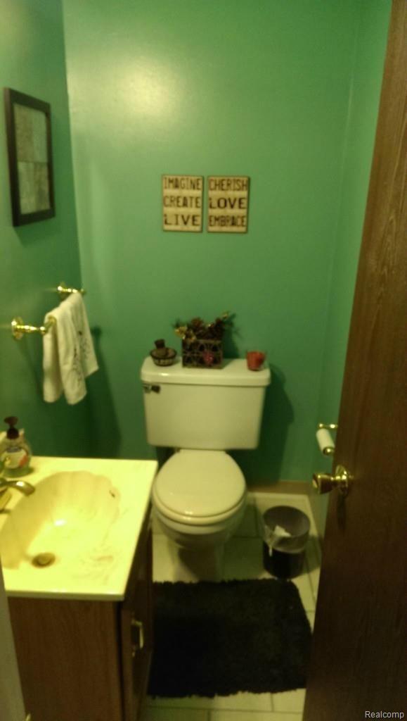 600 Merrimac Road Canton, MI 48188 - Photo 9 of 19 Bathroom.jpg