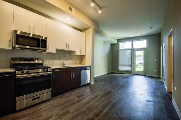 $2,315 | 851 West Grand Avenue, Unit 102, Chicago, IL 60642