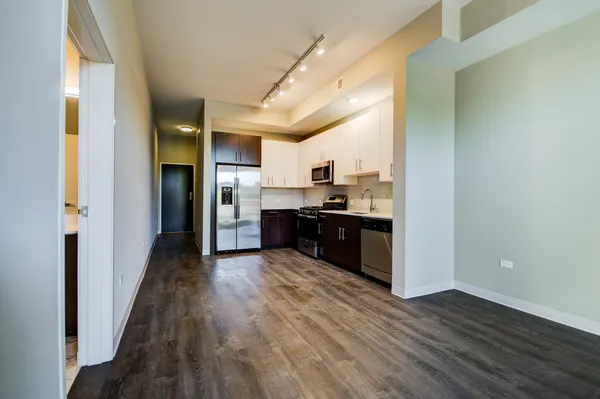 $2,315 | 851 West Grand Avenue, Unit 102, Chicago, IL 60642