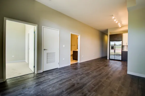 $2,315 | 851 West Grand Avenue, Unit 102, Chicago, IL 60642