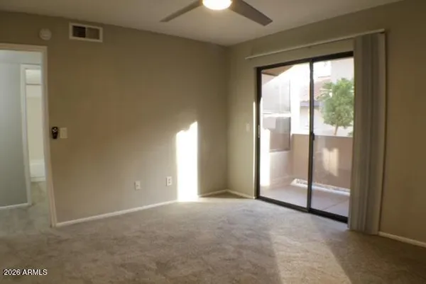 a view of empty room with window