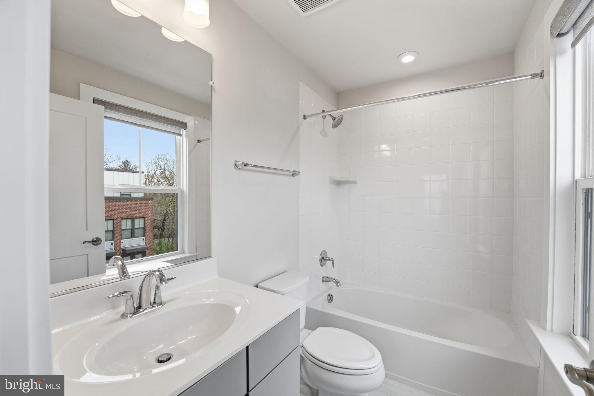 1650 Bandit Loop Reston, VA 20190 - Photo 30 of 37 Loft level full bathroom