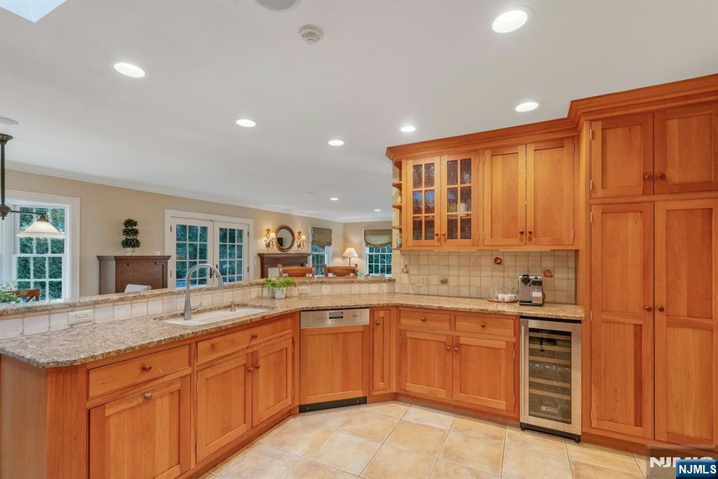 24 Sutton Drive Ho-Ho-Kus, NJ 07423 - Photo 13 of 32