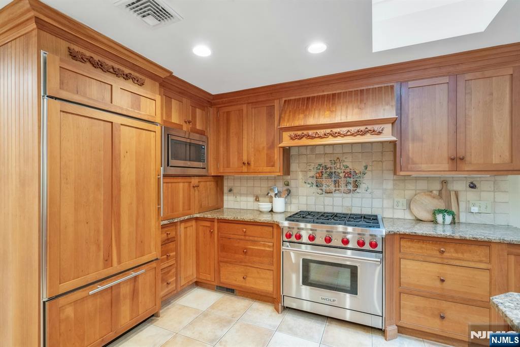 24 Sutton Drive Ho-Ho-Kus, NJ 07423 - Photo 14 of 32