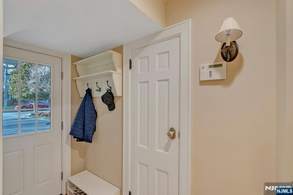 24 Sutton Drive Ho-Ho-Kus, NJ 07423 - Photo 17 of 32