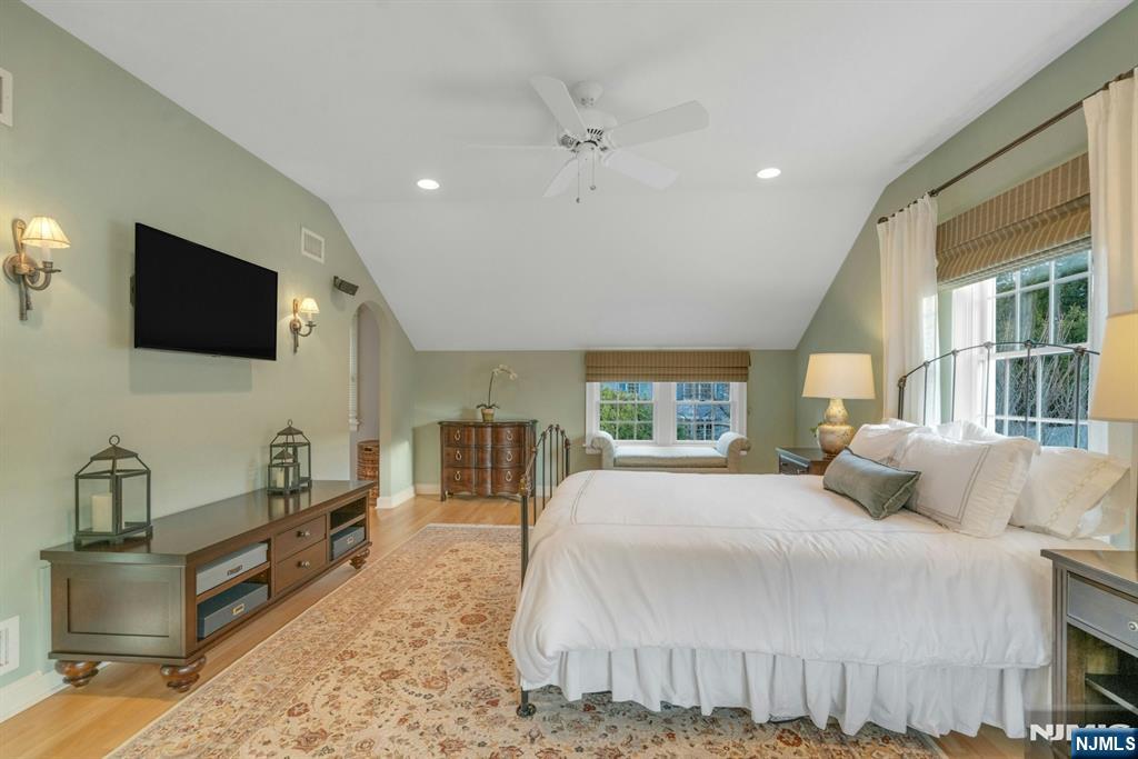 24 Sutton Drive Ho-Ho-Kus, NJ 07423 - Photo 19 of 32